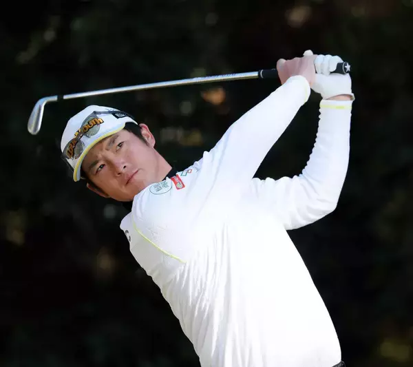 小西たかのりが首位浮上　池田勇太、砂川公佑が２位　７０歳・倉本昌弘は１２８位予選落ち...男子ゴルフ