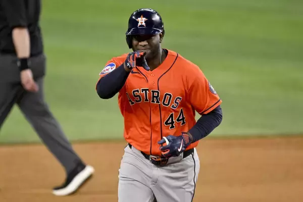 アルバレスが村上宗隆をとらえた！脅威の２試合連続マルチ弾となる１９＆２０号！ア・リーグトップタイ！