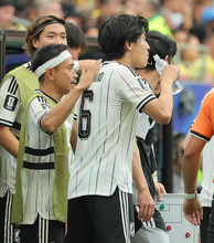 【Ｗ杯】日本初の５大会連続出場　３９歳ＤＦ長友佑都が夢舞台で示した存在意義「自分が批判を受けるべき」…記者コラム
