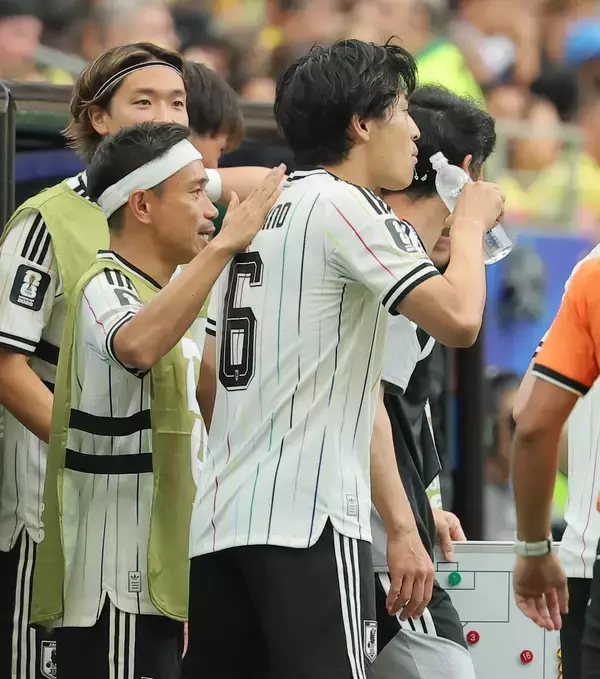 【Ｗ杯】日本初の５大会連続出場　３９歳ＤＦ長友佑都が夢舞台で示した存在意義「自分が批判を受けるべき」…記者コラム