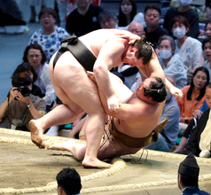 獅司　自身初の初日から５連勝　好調の理由は左肩手術とパリ公演での出来事