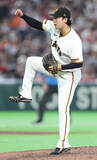 「【巨人】出た！山崎伊織の超絶打撃センス　野手顔負けの二塁打　今季初ヒット！」の画像1