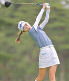 「【女子ゴルフ】安田祐香が３勝目！驚異の通算２３アンダーで大会コース記録　賞金１８００万円獲得　キャディーの姉と抱き合い「ずっとそばにいてくれて…」ホステス大会でアニカ超えの最多２６バーディーＶ」の画像1