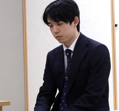 王位戦第４局、開始時間を午前１１時に変更「１９日未明、宿泊施設にて火災報知器が繰り返し作動する事態があり、対局者を含む関係者が一時避難」誤作動で負傷者なし…藤井聡太王位に伊藤匠二冠が挑戦のシリーズ