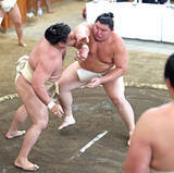 「横綱・大の里が稽古総見で１５番　綱取り大関・霧島には６勝５敗　「相手も考えてきている」八角理事長は「馬力不足」と指摘」の画像1