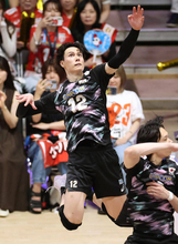 【バレー男子】高橋藍、「意表をついた」代表初披露のサーブでかく乱　両チーム最多１９得点で開幕２連勝導く