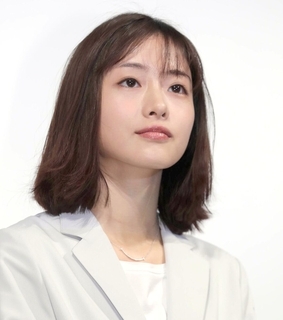 「みなさんの視線を根こそぎ鮮やかに盗んじゃいます」…石原さとみ＆河合優実、「めざましテレビ」生出演で新ドラマ「ポリティカルパン」をＰＲ
