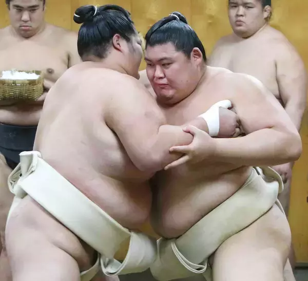 先場所左肩負傷の横綱・大の里　場所前最後の出稽古で大関・琴桜に７勝１０敗、初場所は「もちろん」と出場明言