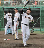 「【巨人】丸佳浩が那覇キャンプを訪問した元広島・田中広輔氏と再会「すっきりした顔をしていました」」の画像1