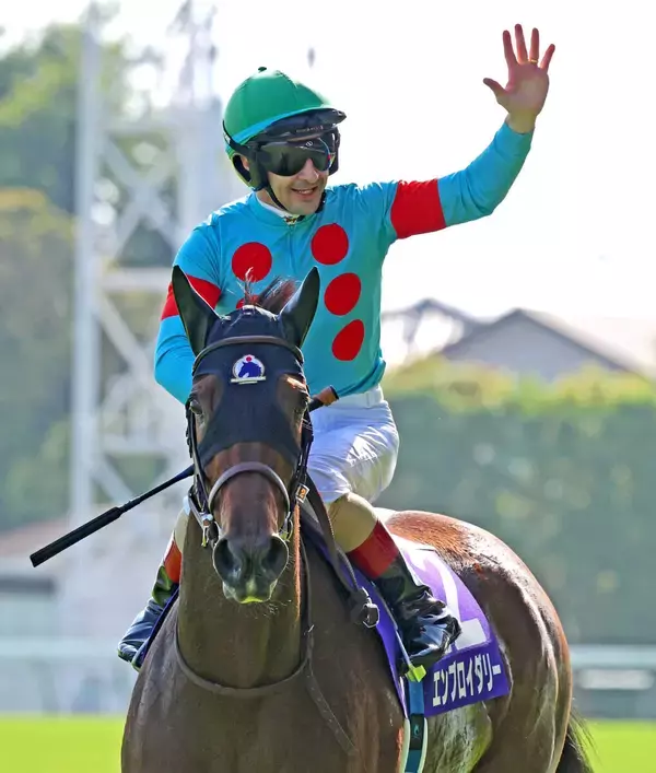 「フランスの天才ジョッキー」ルメール騎手のＧ１・１００勝記念Ｔシャツを１００枚限定で発売　エンブロイダリーでヴィクトリアＭ制覇