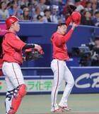 「【広島】初回に４失点　栗林良吏が緊急降板→鈴木健矢も流れ止められず」の画像1