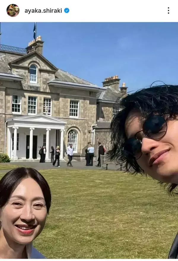 父は番組ＭＣ級の人気タレント！息子がワイルド系イケメン！「演劇専攻」元宝塚の母・白城あやかが公開