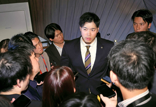 【阪神】佐藤輝明、３億円増で総額５億円更改「今日を迎えられてうれしい」ポスティング交渉は継続へ
