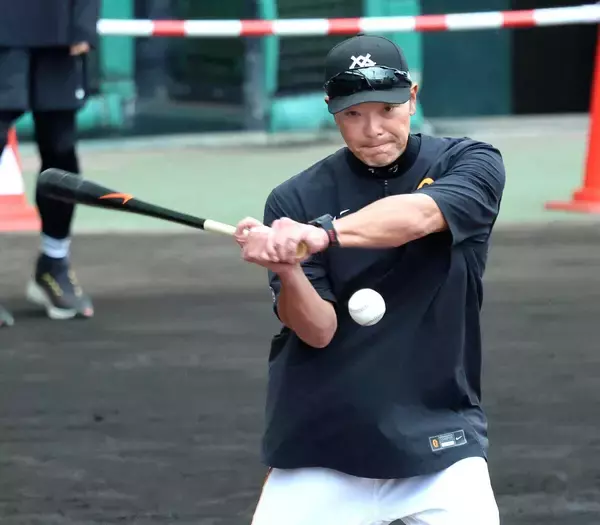 巨人・阿部慎之助監督「期待している４人だから」　ミスター生誕９０年の日に魂継承熱血ノック２６３球　