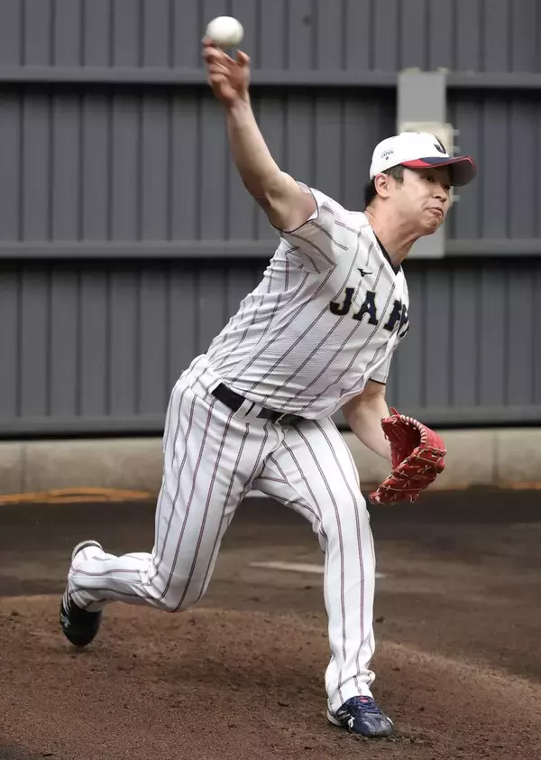 侍ジャパンのロッテ・種市篤暉がブルペンで２１球 　気温１２度の中、半袖で投球　前日までのソフトバンク２連戦では登板せず