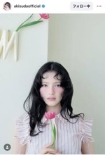 「ベルサイユのばらみたい」菅田愛貴、脇見せ夏先取りノースリコーデ×濃いめチークが大絶賛！「眩しくて美しい」