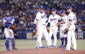 【中日】井上一樹監督が３死球に激怒「３つやぞ！」両軍入り乱れる警告試合…３度目の４連敗で首位と最大タイ１１差
