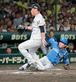 「【阪神】７回に痛すぎる３失点…桐敷拓馬が代打・カストロに２点適時打を浴びる」の画像1