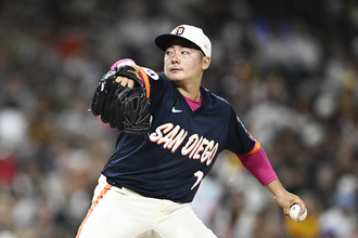 松井裕樹、いきなりスミスに本塁打浴びるも…打撃３部門トップのアルバレスを右飛に抑える