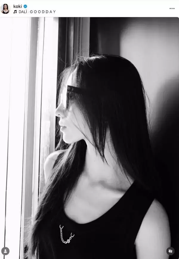 Ｋｏｋｉ，美デコルテあらわの横顔ショット！タンクトップ×サングラスで夏コーデ　姉・Ｃｏｃｏｍｉが撮影