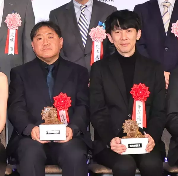 「炭治郎カラー」で登壇した外崎監督、作品賞・アニメ部門の「劇場版　鬼滅の刃」で「大きな、チャレンジングな目標」達成…報知映画賞表彰式