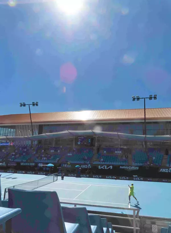 【全豪テニス】２７日　気温４５度　オーストラリア気象庁が予報を２度上方修正　「１ゲームでアウト」　穂積絵莉も未経験　車いすテニス１回戦は延期　