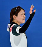 「【五輪】佐藤綾乃、高木美帆への思い聞かれ涙を浮かべる「自分の滑りよりも泣いてしまった」レース直後に駆け寄り抱きしめる」の画像1