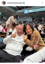笑福亭鶴瓶が大相撲観戦で「偶然後ろに」いたのは驚きの大物！満面の笑みに「すごい２ショット」「そんなことあるんですね」