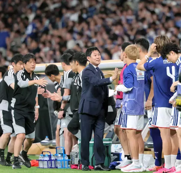 遅延行為削減の新規則　森保監督「準備したことで痛手にならなかった」　アイスランドは“交代１０秒以内ルール”対応できず１分間の待機