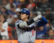 大谷翔平が今季最終戦１打席目、初球反応も一ゴロ　「１番・ＤＨ」スタメン、３打席で交代予定