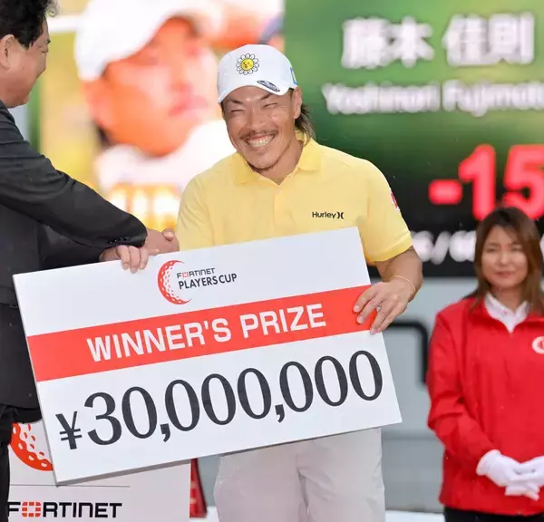 【男子ゴルフ】「完全優勝ってやつ？」藤本佳則が誕生日にゲット　賞金３０００万円とマツダの車と米３俵
