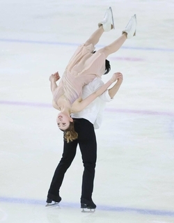 【フィギュア】「りかしん」が納得の２位発進　紀平が西山の上で１回転、大胆リフトで会場沸かせ「綺麗に決まって自信になった」