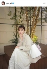 「プリンセス感が凄い」鈴木ゆうか、ホワイトコーデがお似合い「語彙力失う」「もふもふ可愛いー！！」