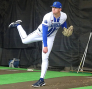 【ＤｅＮＡ】２０３センチの超大型クローザー候補助っ人が初ブルペン　ＮＰＢ球への適応に不安なし