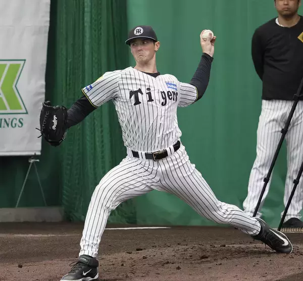 【阪神】長身新助っ人ルーカス＆ラグズデールが来日初ブルペン競演、左右の先発ローテ候補ツインタワー