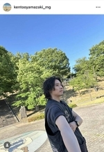 山﨑賢人、「たくましい」近影にファンくぎ付け！「あ～かっこいい」「横顔がキレイすぎる！」