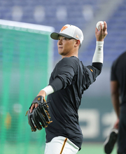 【巨人】吉川尚輝が「６番・二塁」で１か月ぶりに先発出場　浦田俊輔は三塁、知念大成が「８番・右翼」…中日戦