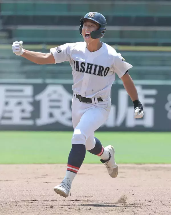 【高校野球】８回「打った瞬間、確信した」４番小倉が逆転２ランで社３年ぶり３度目甲子園出場