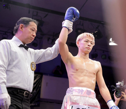 【ボクシング】１８歳の「ザ・ドリーム」片岡叶夢、８８秒ＫＯでデビュー２戦連続ＫＯ勝利　Ａ級昇格決め「ランキングやベルトに近づけるように」