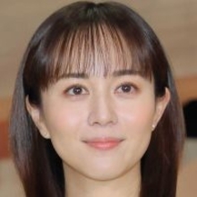 比嘉愛未、背中“丸見え”のドレス姿が美しい！「眼福」「お綺麗すぎませんか？」「お洒落で素敵」