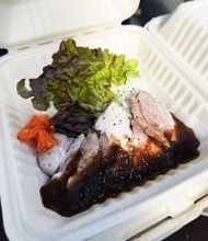 【中日】岡林勇希が自主トレで報道陣にローストポークライス振る舞う　ナゴヤ球場近くの「CAFE G.A.」がキッチンカー出店