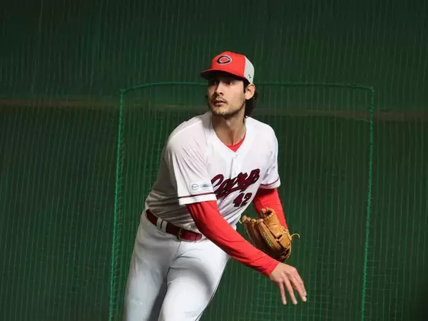 【広島】新助っ人・ターノックが初ブルペン　変化球交え３９球　受けた石原貴規「いい球筋」