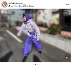 新川優愛の小顔に驚がく！「顔ちっさ！」「こんな顔小さい…」人気芸人との２ショットでさらに際立つ