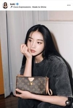 Ｋｏｋｉ，まさかのへそ出し雨の日コーデ！フランス語で感謝を表現　姉・Ｃｏｃｏｍｉが撮影