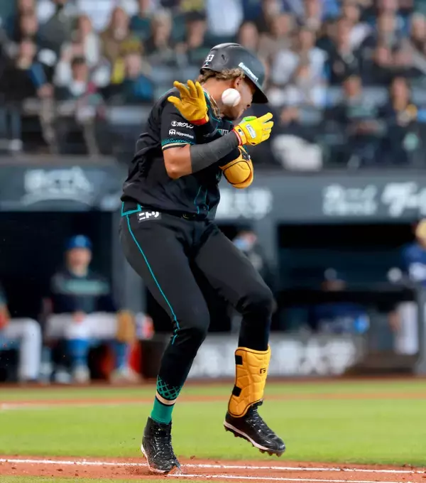 【日本ハム】アクシデントの水谷瞬は試合後病院へ　首付近に送球が当たり「めっちゃ痛いです」