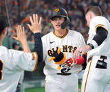 「【巨人】勝負強いぜ増田陸　４・４以来の２号ソロ　２回に先制犠飛　７回までチーム全２打点」の画像1