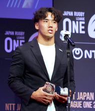 【ラグビー】神戸の上ノ坊駿介がアーリーエントリー勢としては史上初の新人賞　日本代表にも意欲「チャンスがあるならつかみたい」　リーグワン年間表彰式