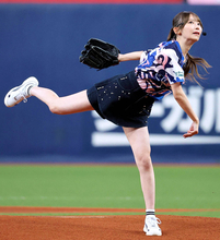 【オリックス】「乃木坂野球部」とコラボ　試合直前の円陣で黒見明香が「さあ、いこう！」セレモニアルピッチはノーバン