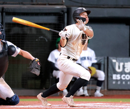 【高校野球】駒大苫小牧８年ぶり決勝進出　川口奨真が北海の１５５キロ右腕・森健成から勝ち越し弾　決勝３連敗中も１９年ぶり優勝へ「自分たちが歴史をつくる」