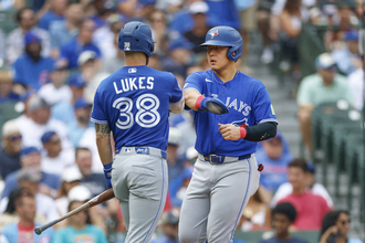 岡本和真がバット折りながら二塁内野安打　シースの快投も抑えのバーランド同点２ラン浴び、１１回にサヨナラ負け